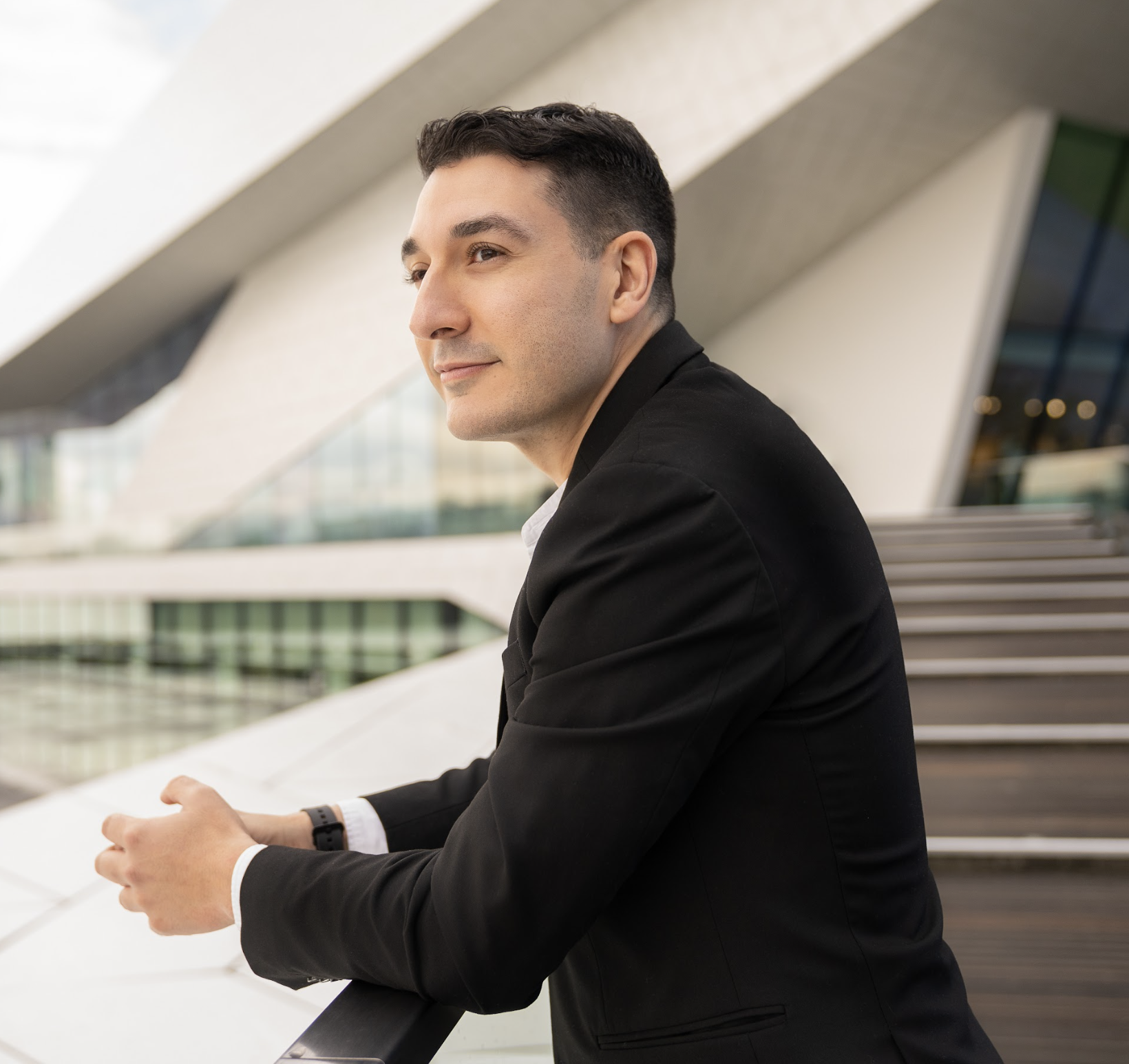 Luisfer Romero Calero looking at the sky in a suit at the Eye Museum in Amsterdam